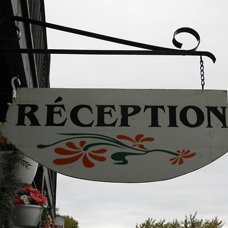 Hotel Sous La Croix 152725 Tadoussac Eksteriør billede