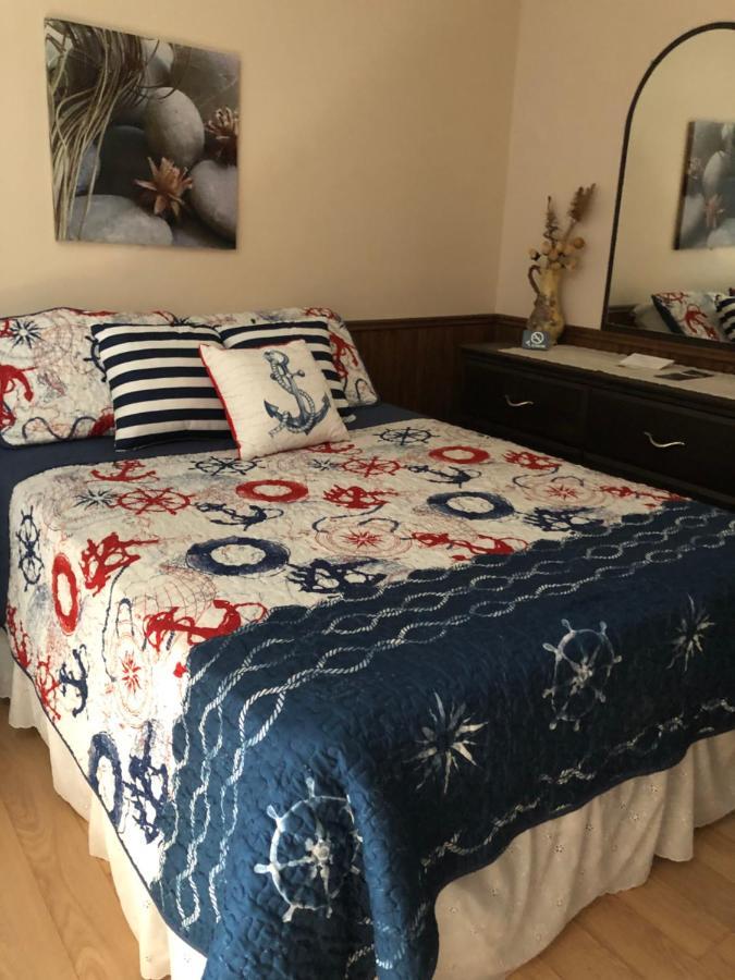Hotel Sous La Croix 152725 Tadoussac Eksteriør billede