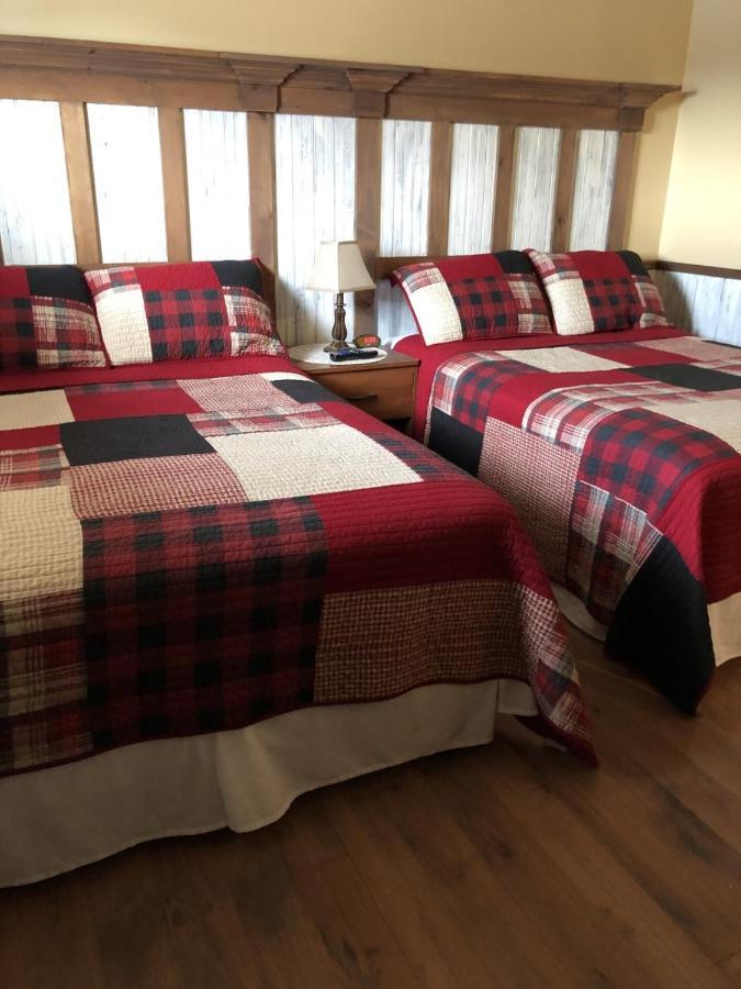 Hotel Sous La Croix 152725 Tadoussac Eksteriør billede