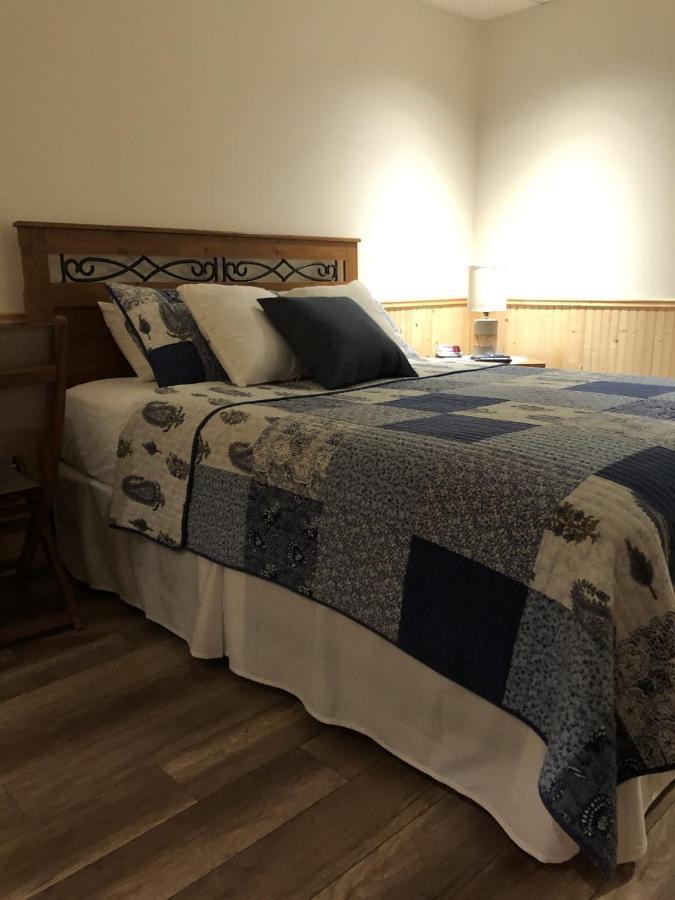 Hotel Sous La Croix 152725 Tadoussac Eksteriør billede