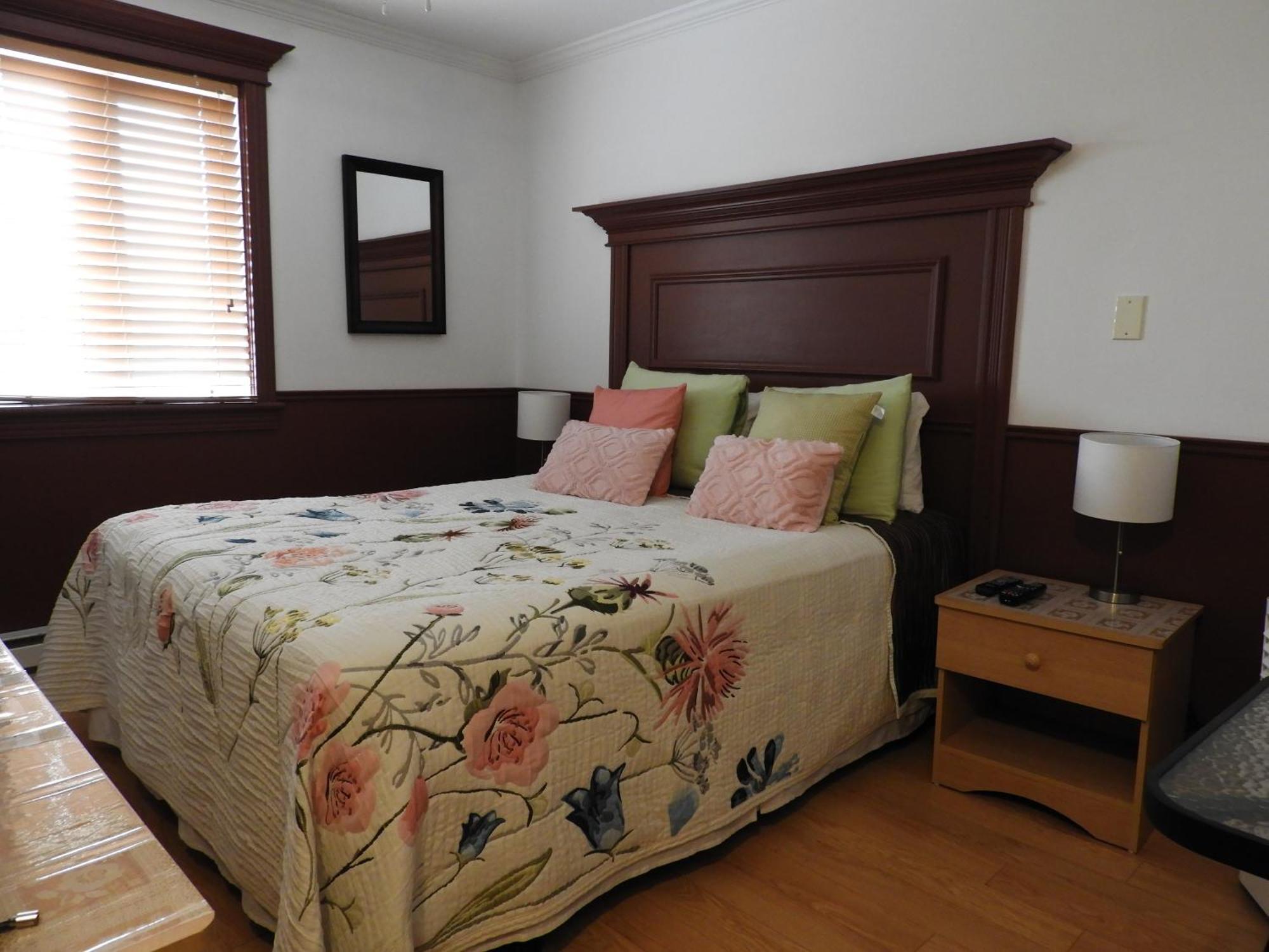 Hotel Sous La Croix 152725 Tadoussac Eksteriør billede