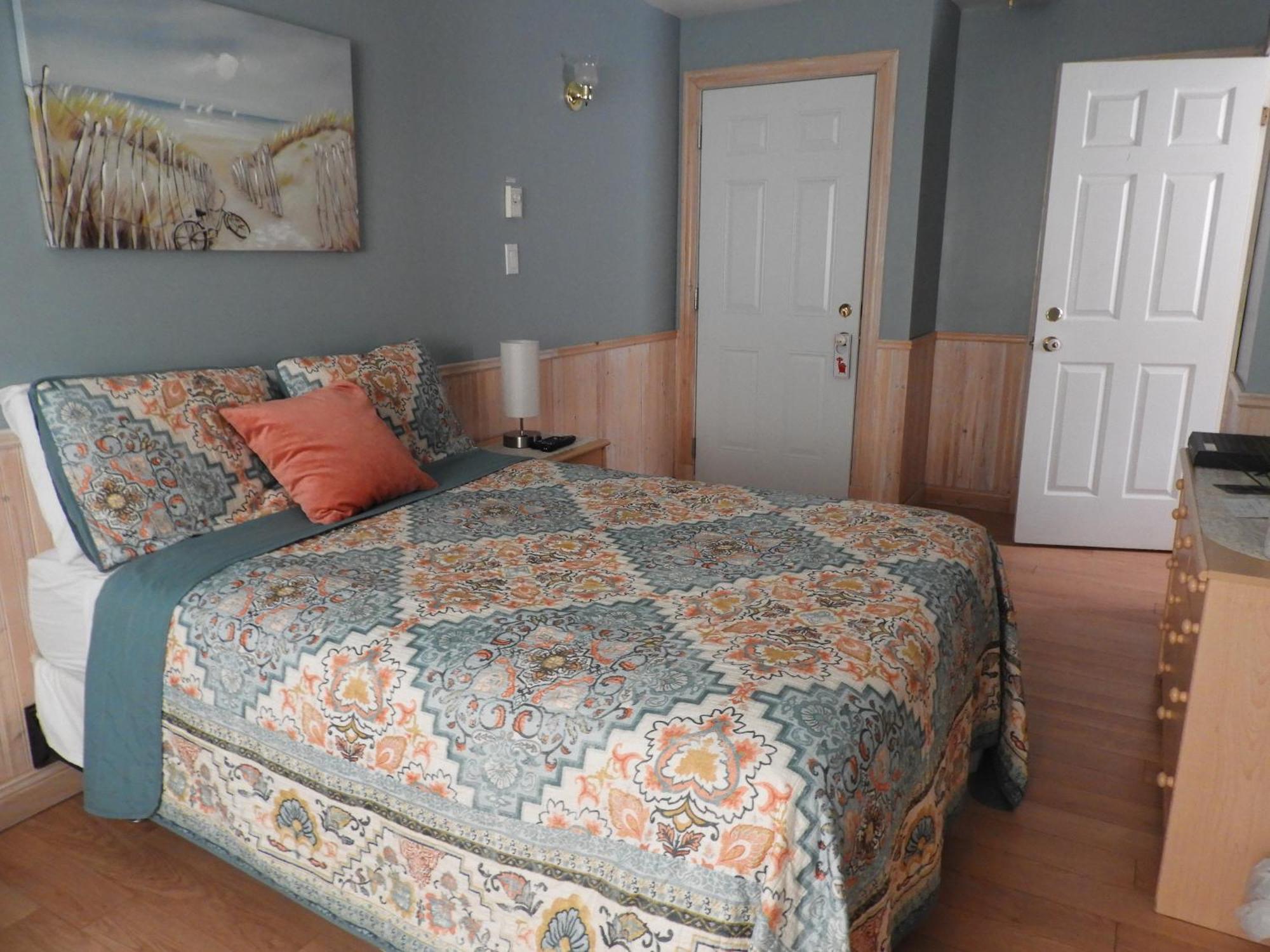 Hotel Sous La Croix 152725 Tadoussac Eksteriør billede