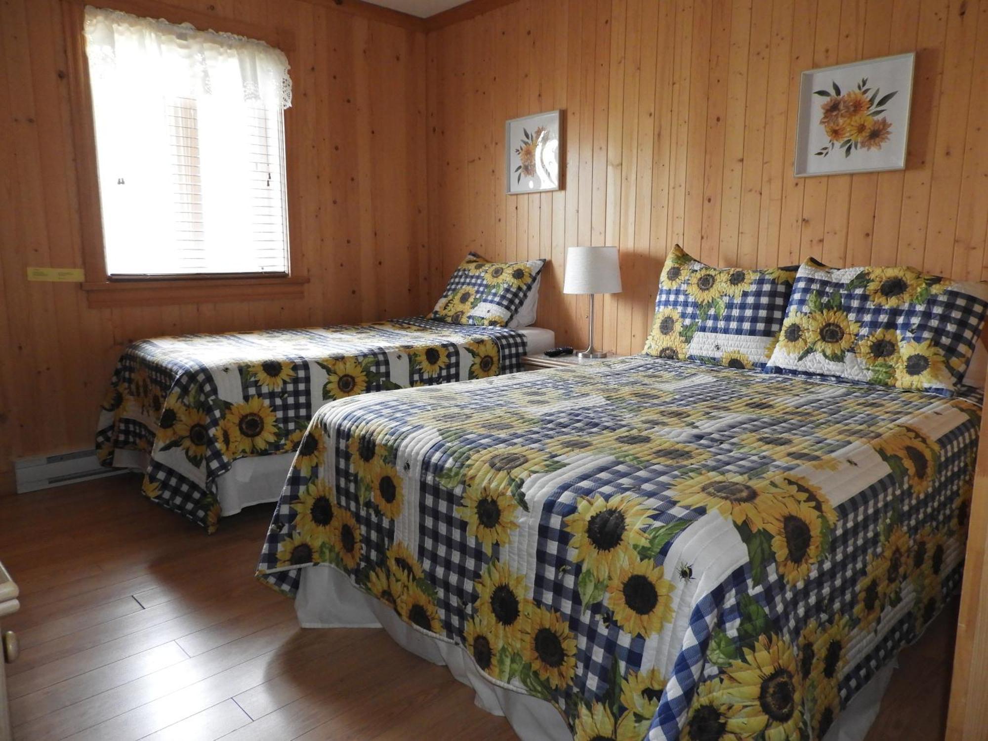 Hotel Sous La Croix 152725 Tadoussac Eksteriør billede