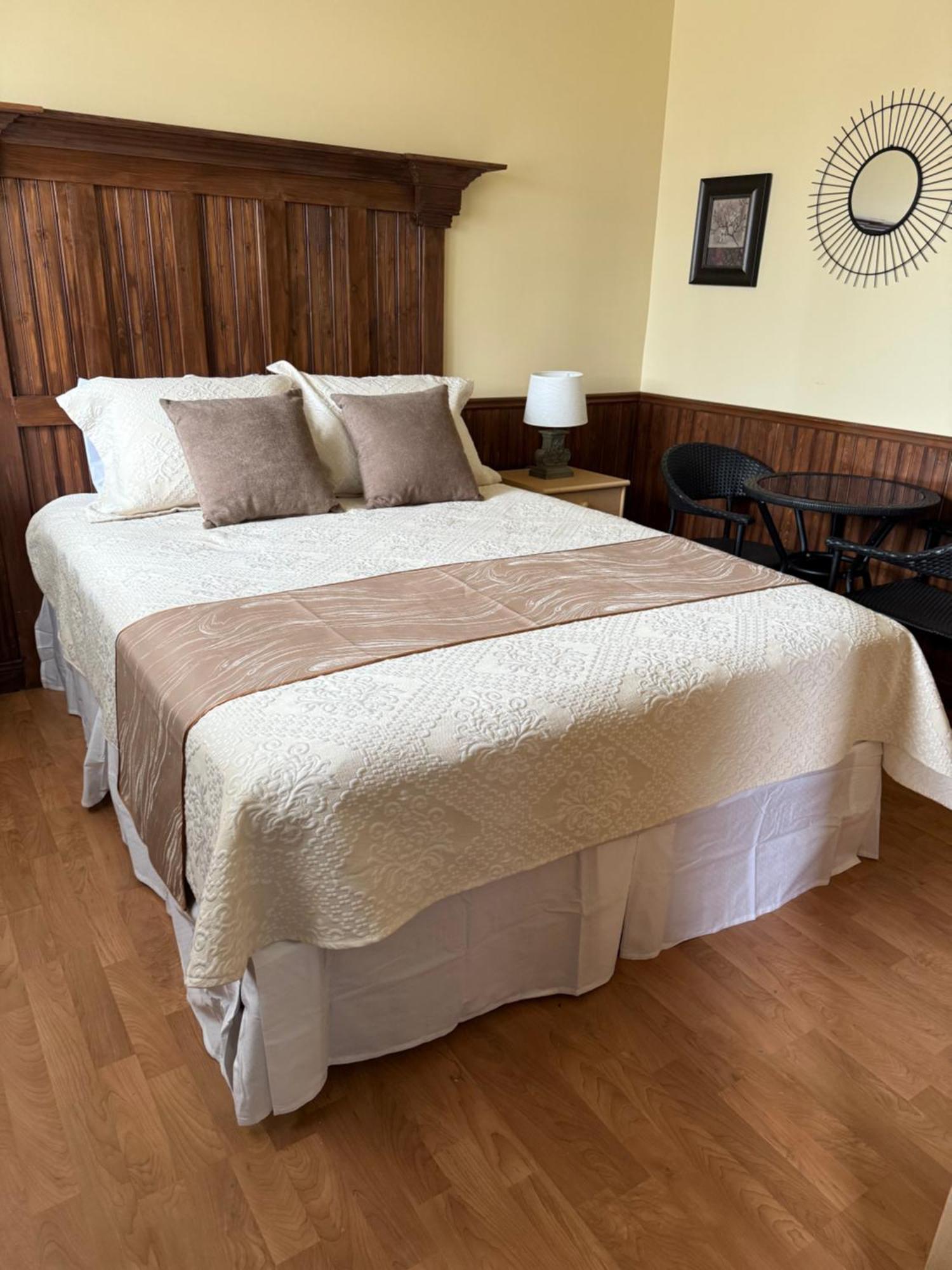 Hotel Sous La Croix 152725 Tadoussac Eksteriør billede