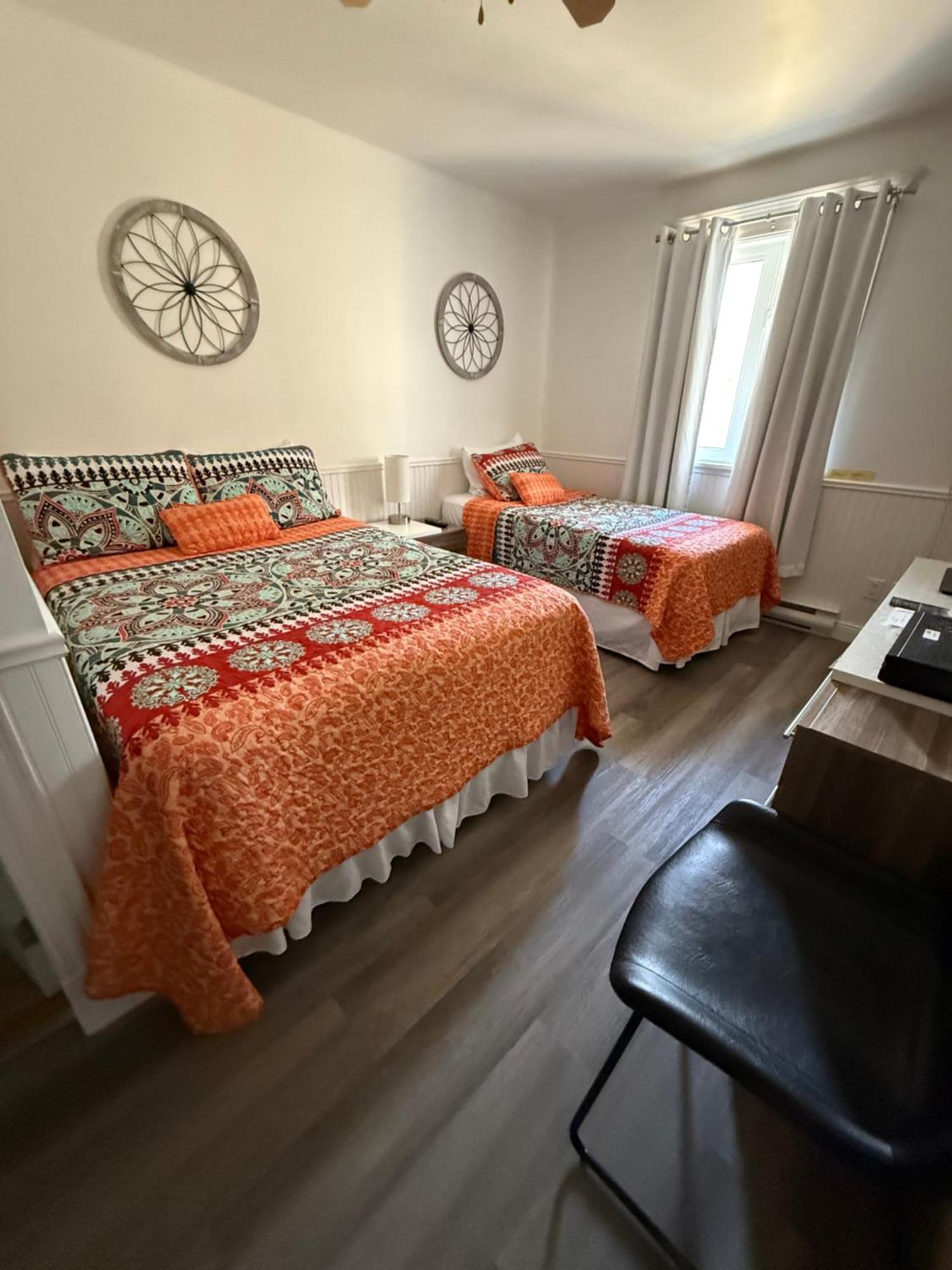 Hotel Sous La Croix 152725 Tadoussac Eksteriør billede