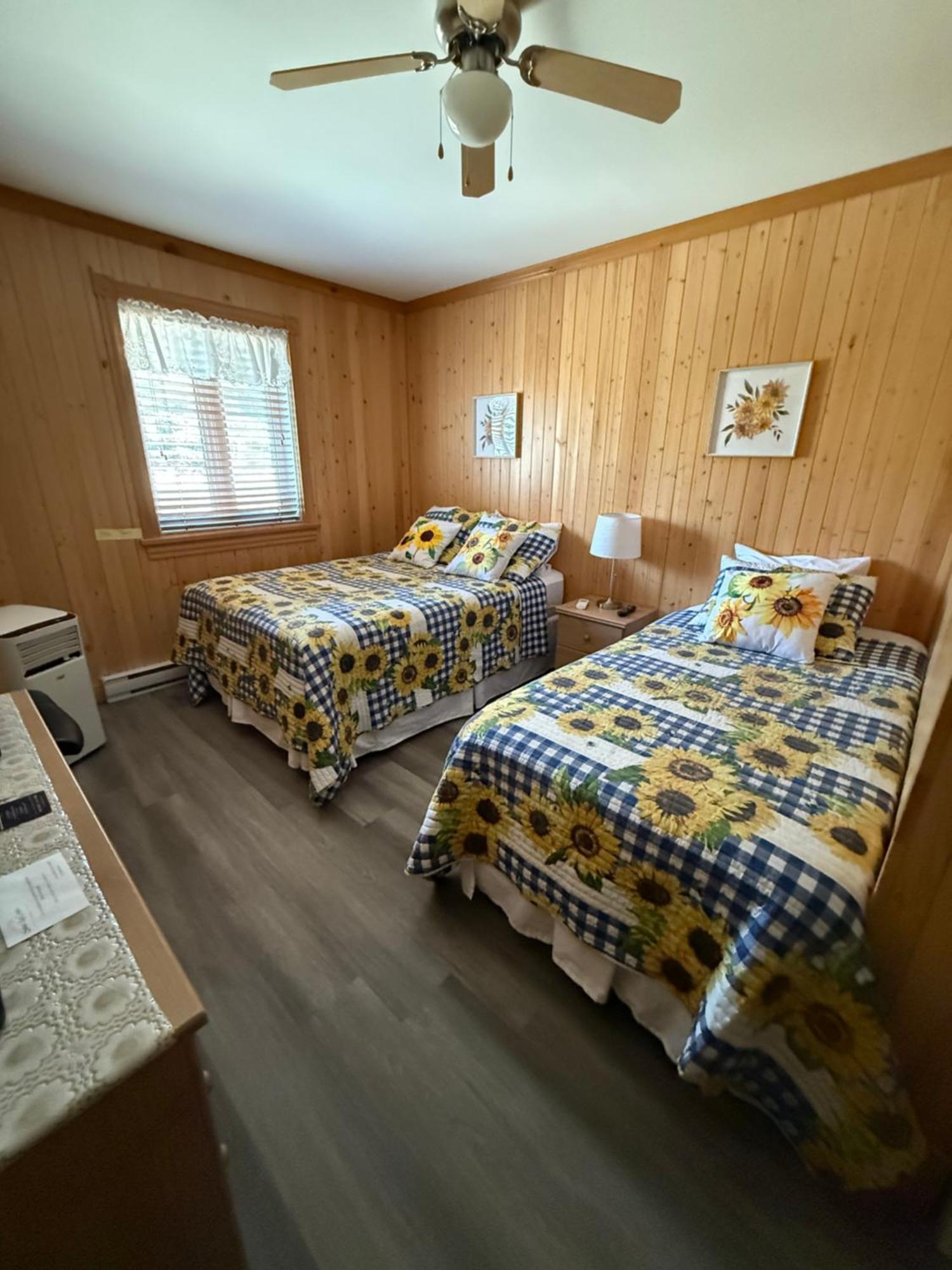 Hotel Sous La Croix 152725 Tadoussac Eksteriør billede