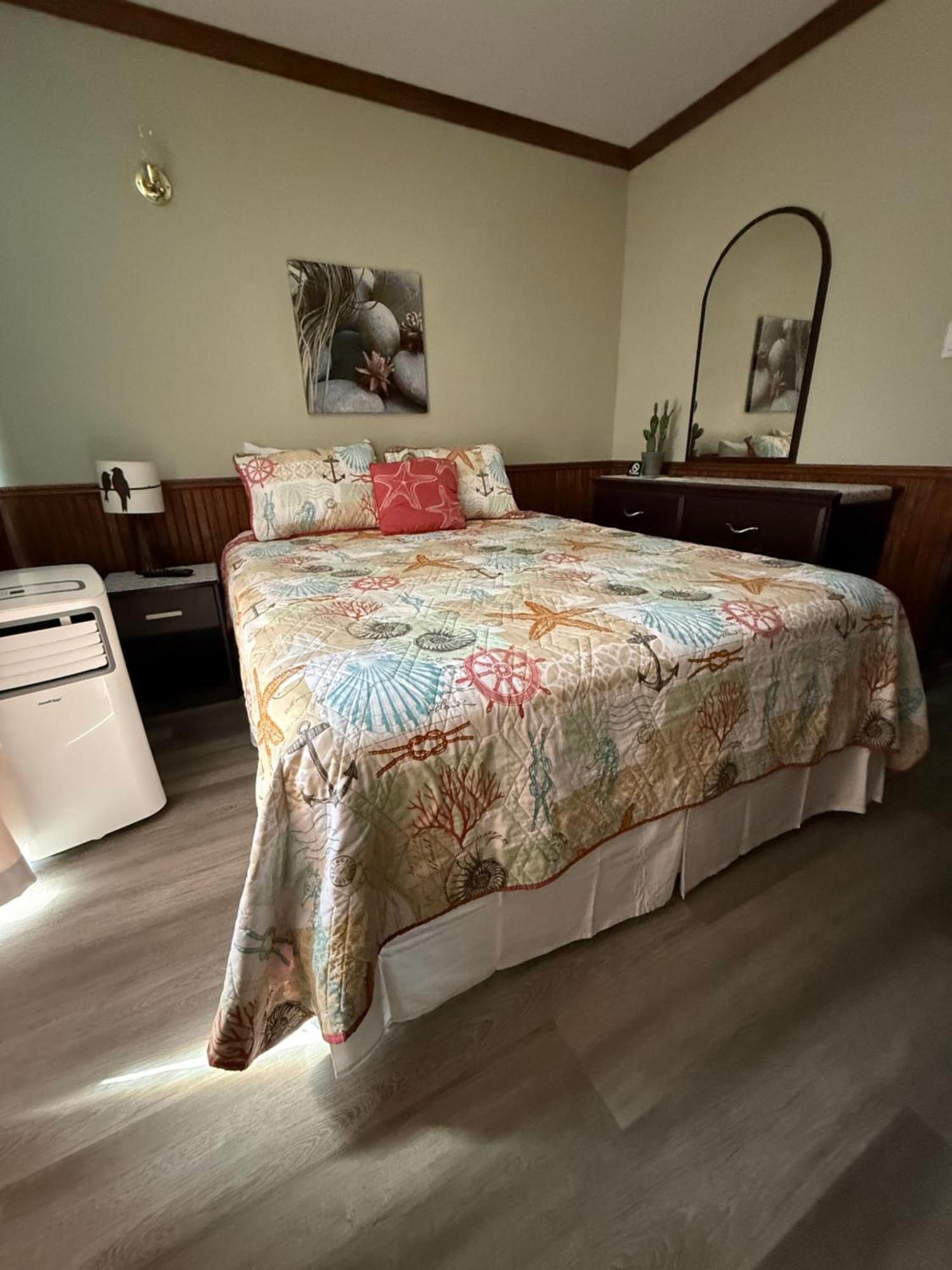 Hotel Sous La Croix 152725 Tadoussac Eksteriør billede