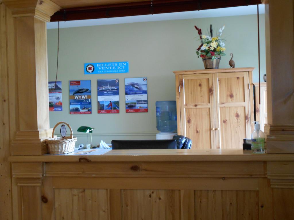 Hotel Sous La Croix 152725 Tadoussac Eksteriør billede