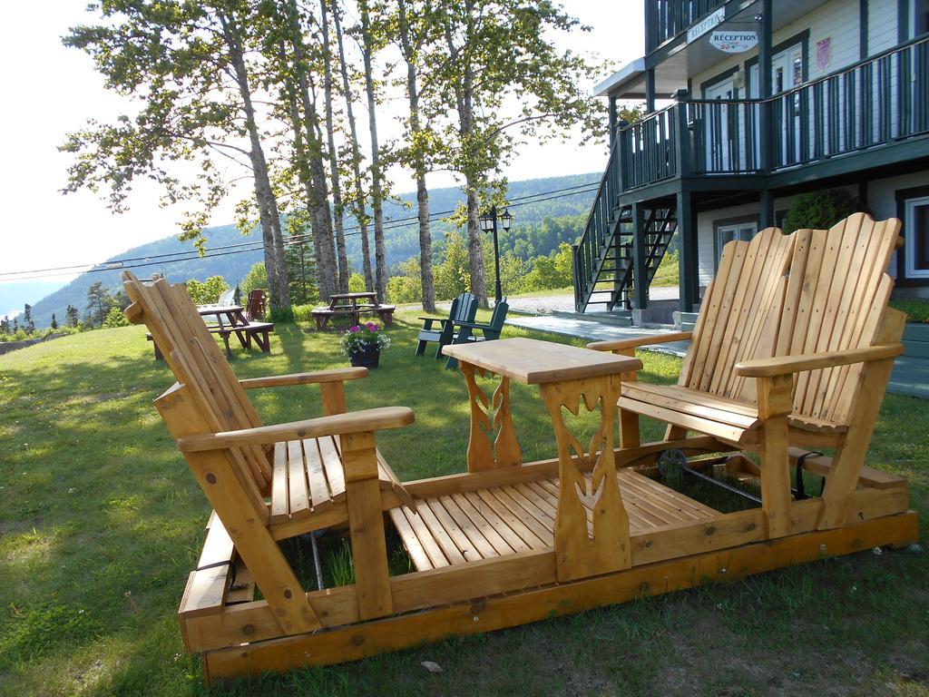 Hotel Sous La Croix 152725 Tadoussac Eksteriør billede