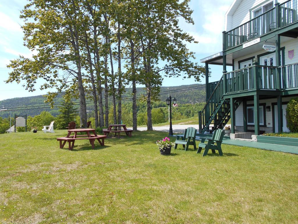 Hotel Sous La Croix 152725 Tadoussac Eksteriør billede
