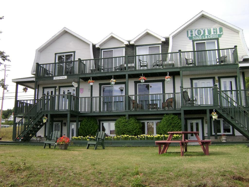 Hotel Sous La Croix 152725 Tadoussac Eksteriør billede