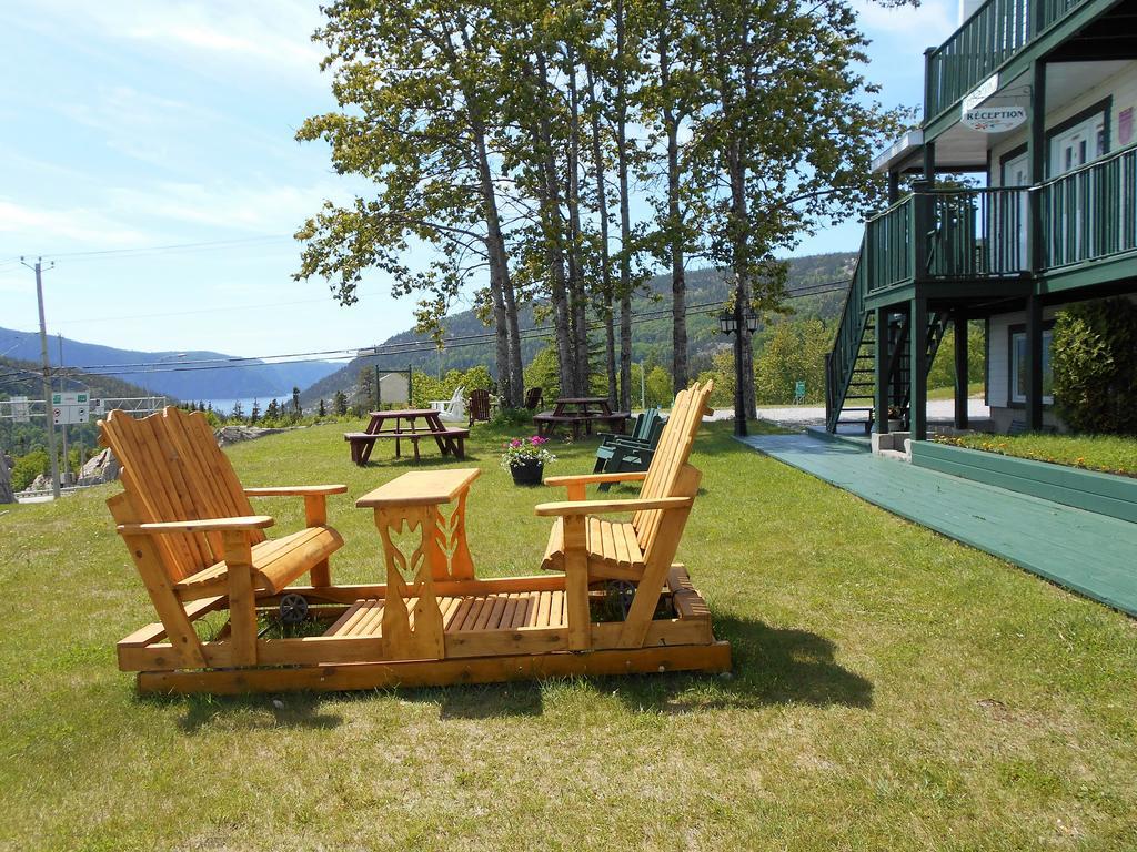 Hotel Sous La Croix 152725 Tadoussac Eksteriør billede