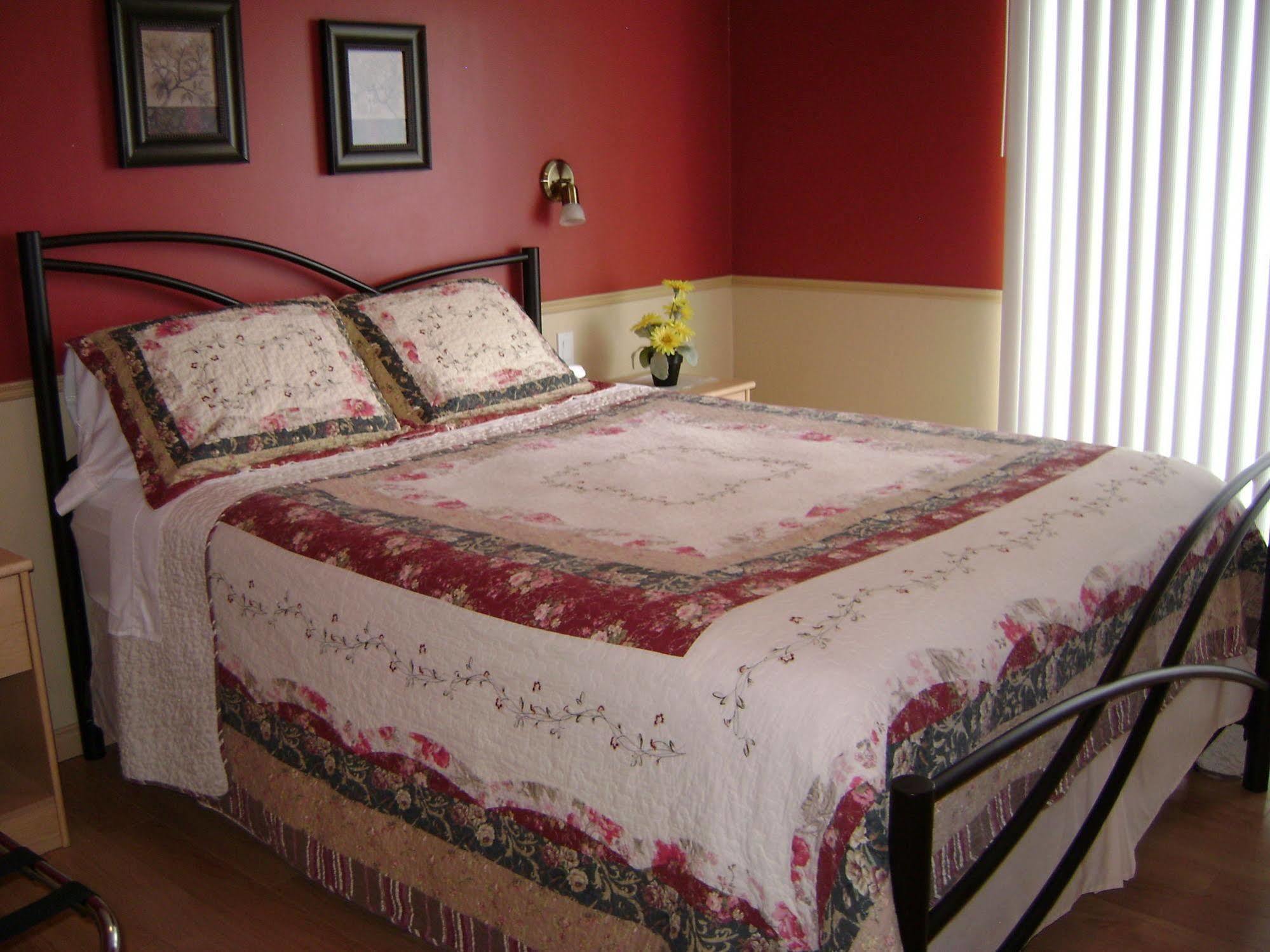 Hotel Sous La Croix 152725 Tadoussac Eksteriør billede