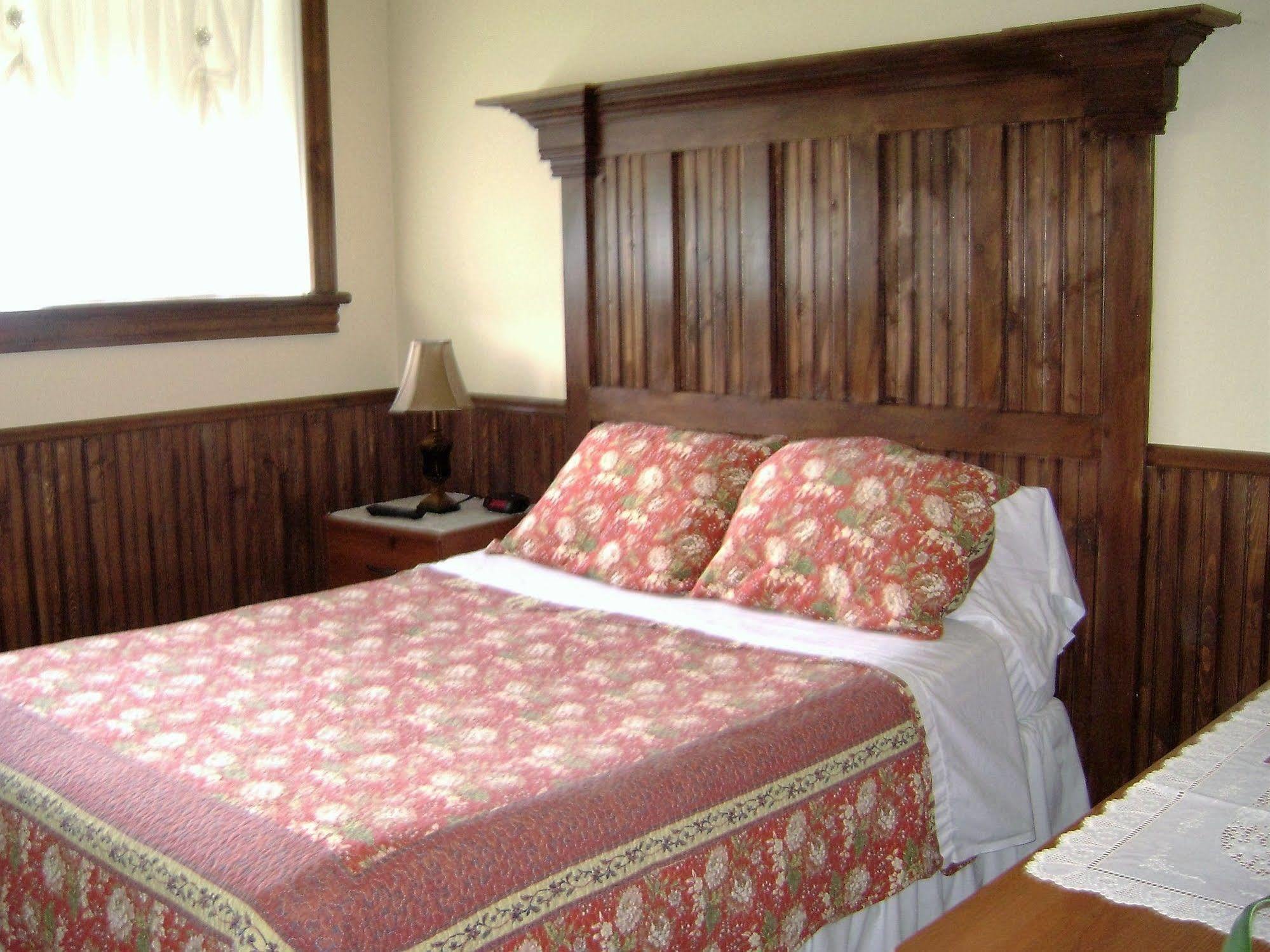 Hotel Sous La Croix 152725 Tadoussac Eksteriør billede