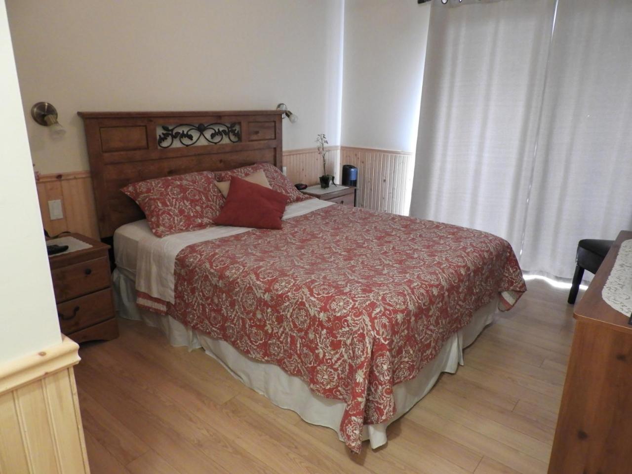 Hotel Sous La Croix 152725 Tadoussac Eksteriør billede