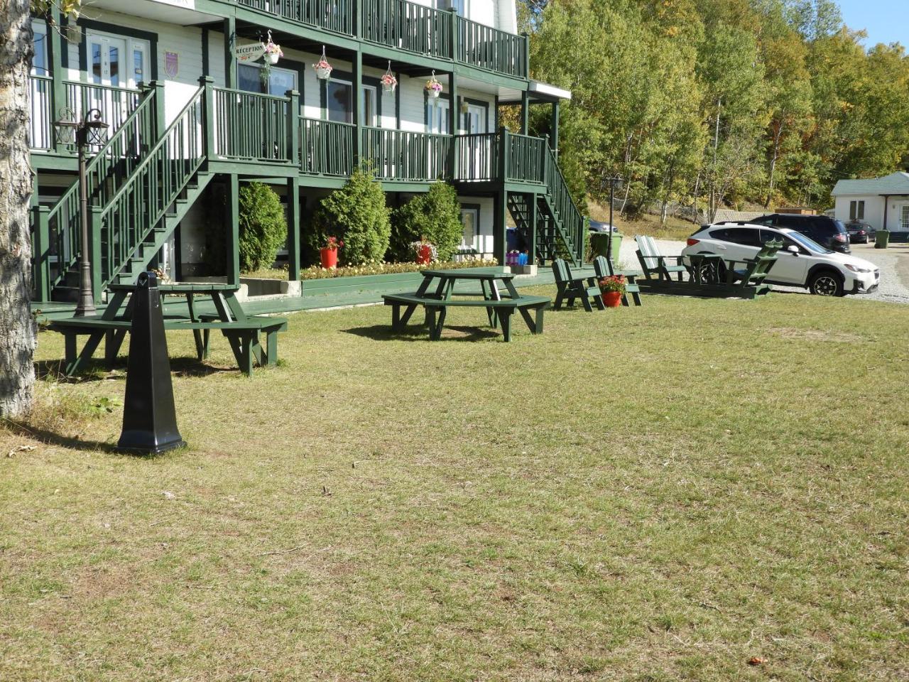 Hotel Sous La Croix 152725 Tadoussac Eksteriør billede