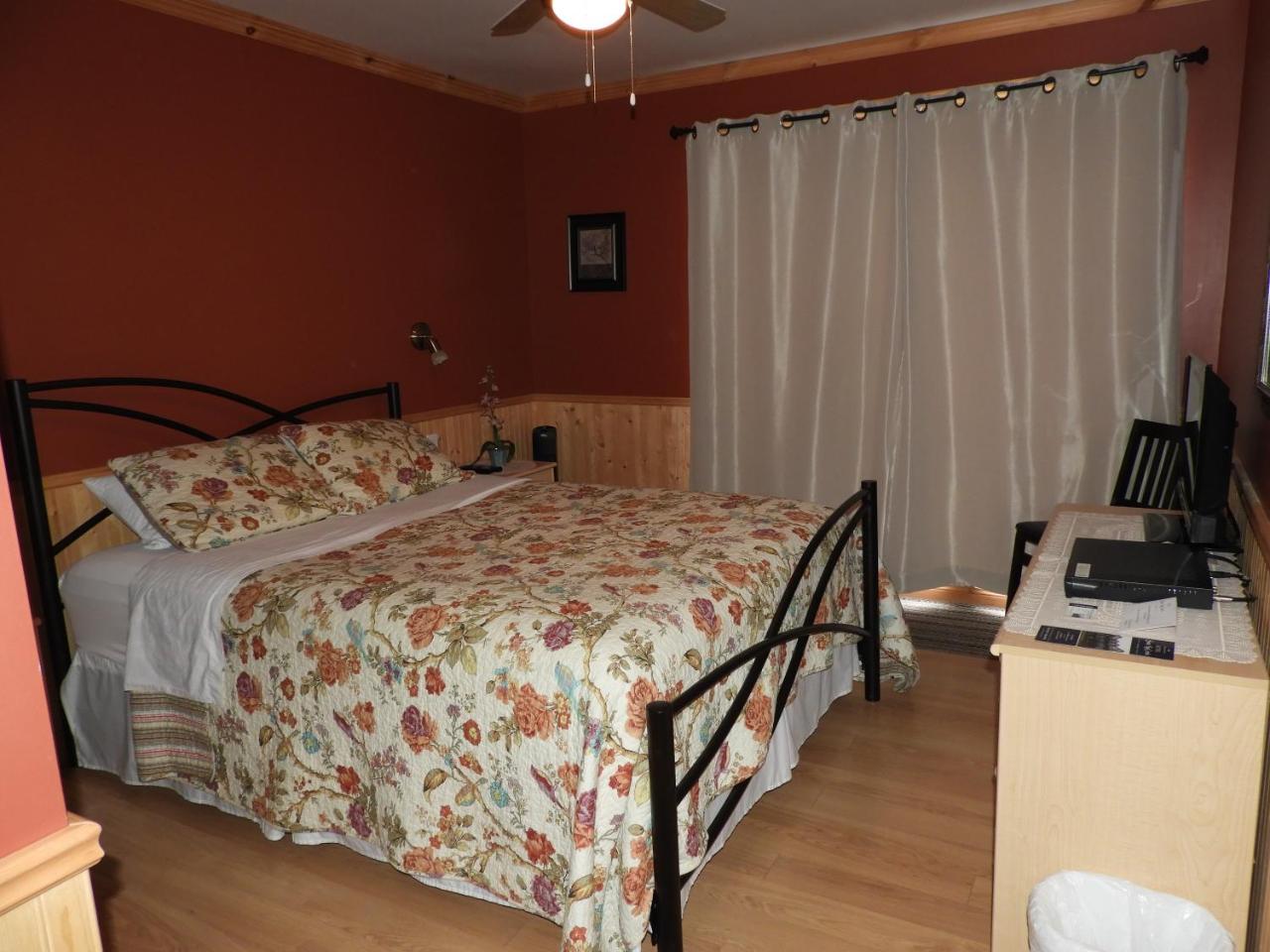 Hotel Sous La Croix 152725 Tadoussac Eksteriør billede