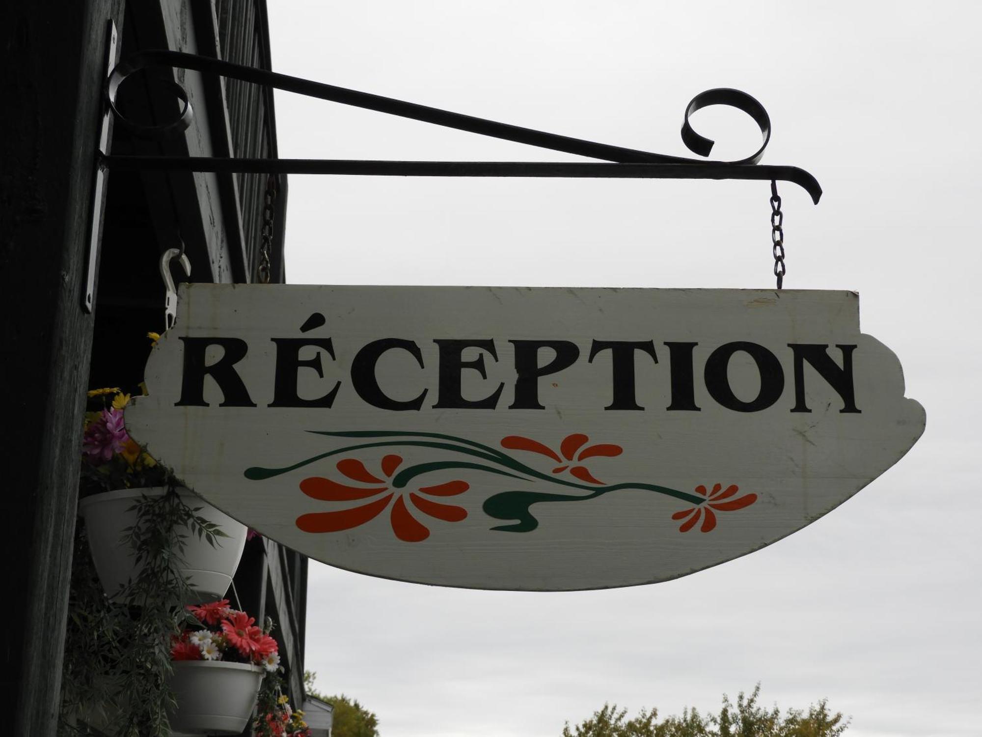 Hotel Sous La Croix 152725 Tadoussac Eksteriør billede