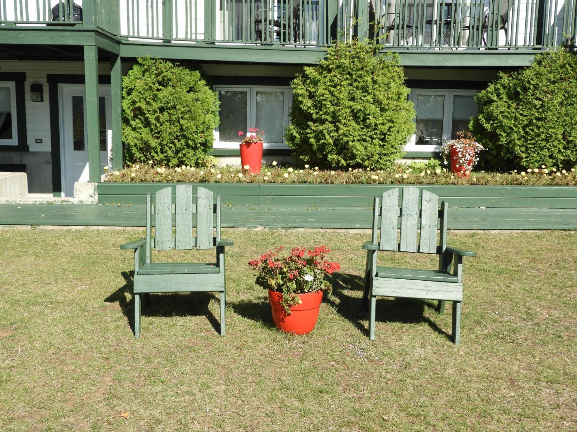 Hotel Sous La Croix 152725 Tadoussac Eksteriør billede